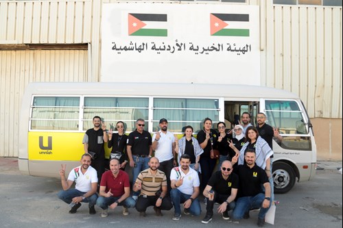 Umniah Employees Support JHCO in Delivering Aid to Gazans