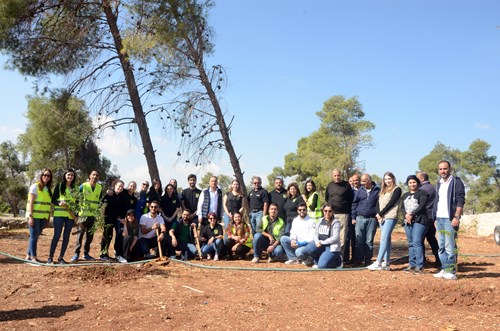 Umniah Plants 100 Chinaberry Trees in Sports City Forest to Promote Sustainability