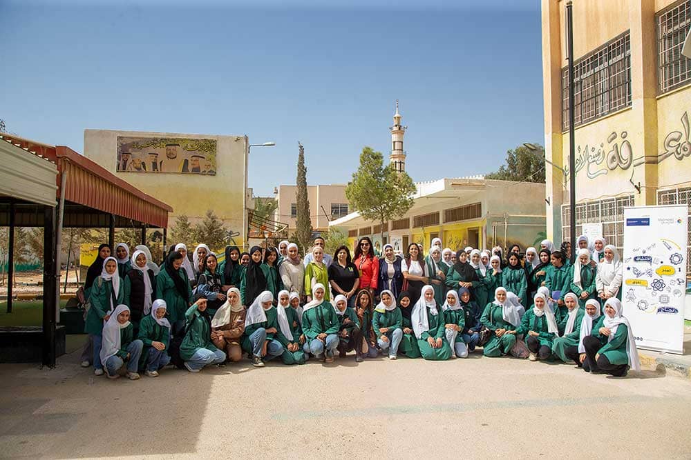 أمنية تشارك في يوم وظيفي لطالبات في المفرق بالتعاون مع مبادرة “مدرستي”